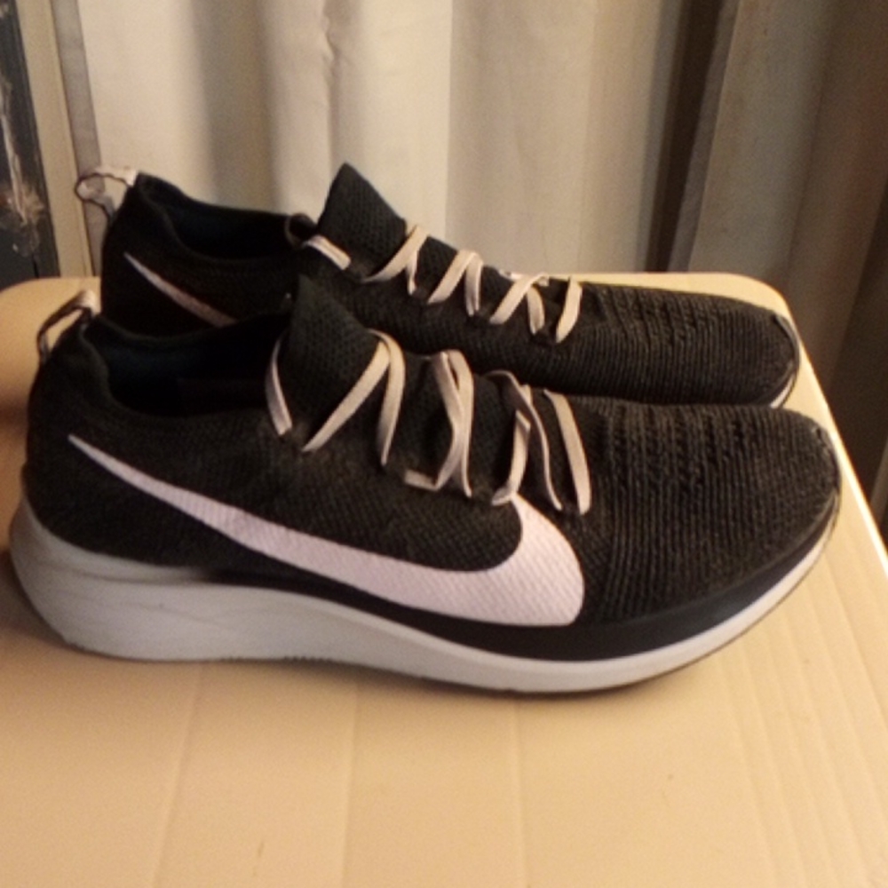 Nike Zoom Flyknit Sneakers Size 11